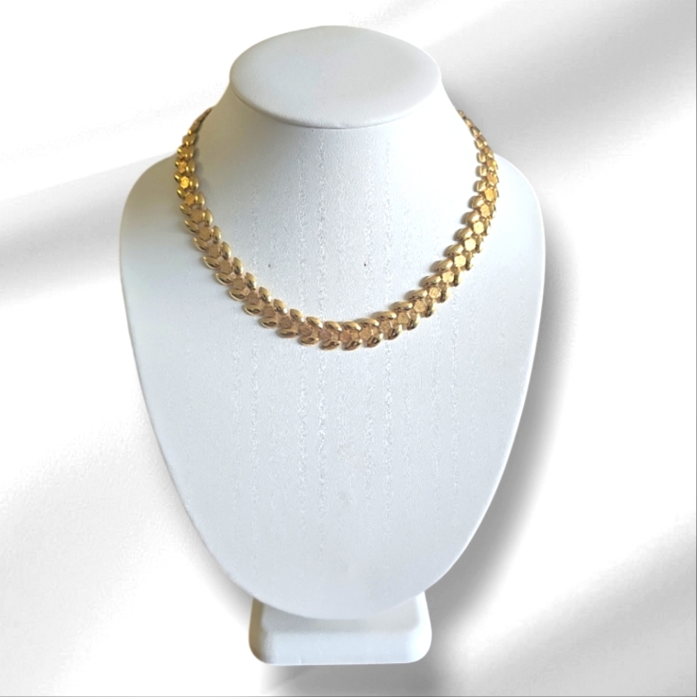 *SOLD* Gold Wheat Chain Necklace Choker Style with aSnap Lock Clasp Vintage